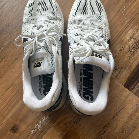 Nike Lunarglide White and Black Running Shoes - Picture 6 of 10